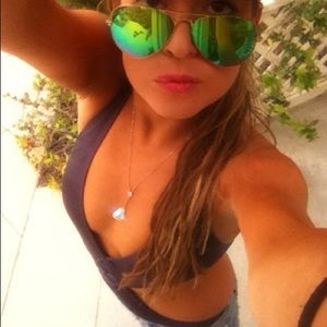 Meet your Posher, Caitlin